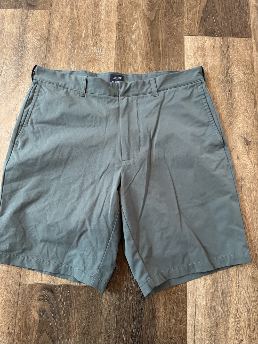 J. Crew Men’s 9 Inch grey Flat Front  Shorts Size 32